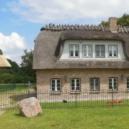 Ferienhaus In Mit Garten, Whirlpool Und Terrasse