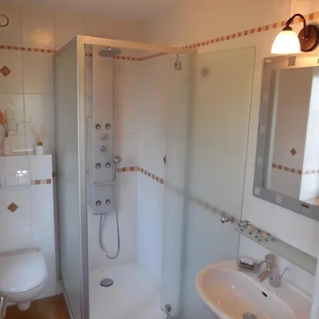 Ferienhaus In Mit Garten, Whirlpool Und Terrasse بيت للعطل *