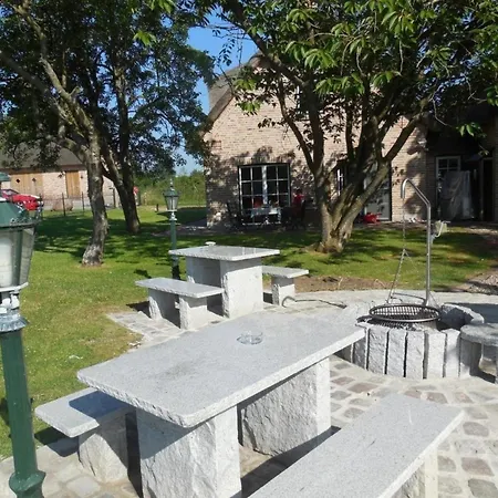 Ferienhaus In Mit Garten, Whirlpool Und Terrasse Steinbergkirche